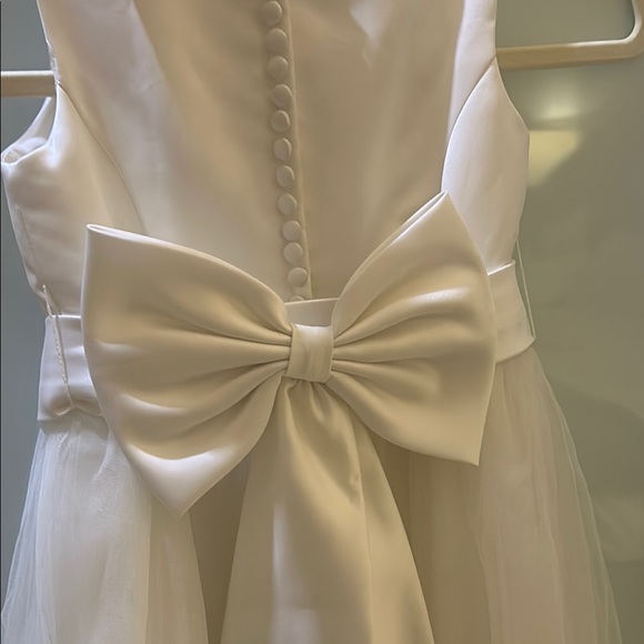Elegant Flower Girl White Kids Dress /David’s Bridal - Picture 3 of 5